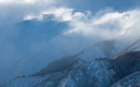 雪煙を上げる唐松岳